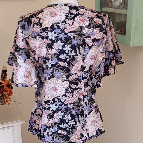 Unique Vintage Dark Floral Top - Picture 6 of 9
